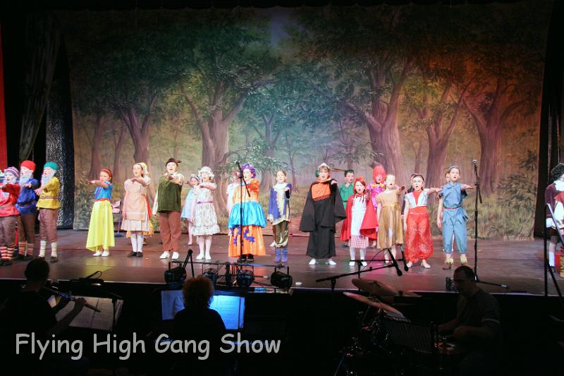 Flying High 2006-062.jpg - Panto Pandemonium